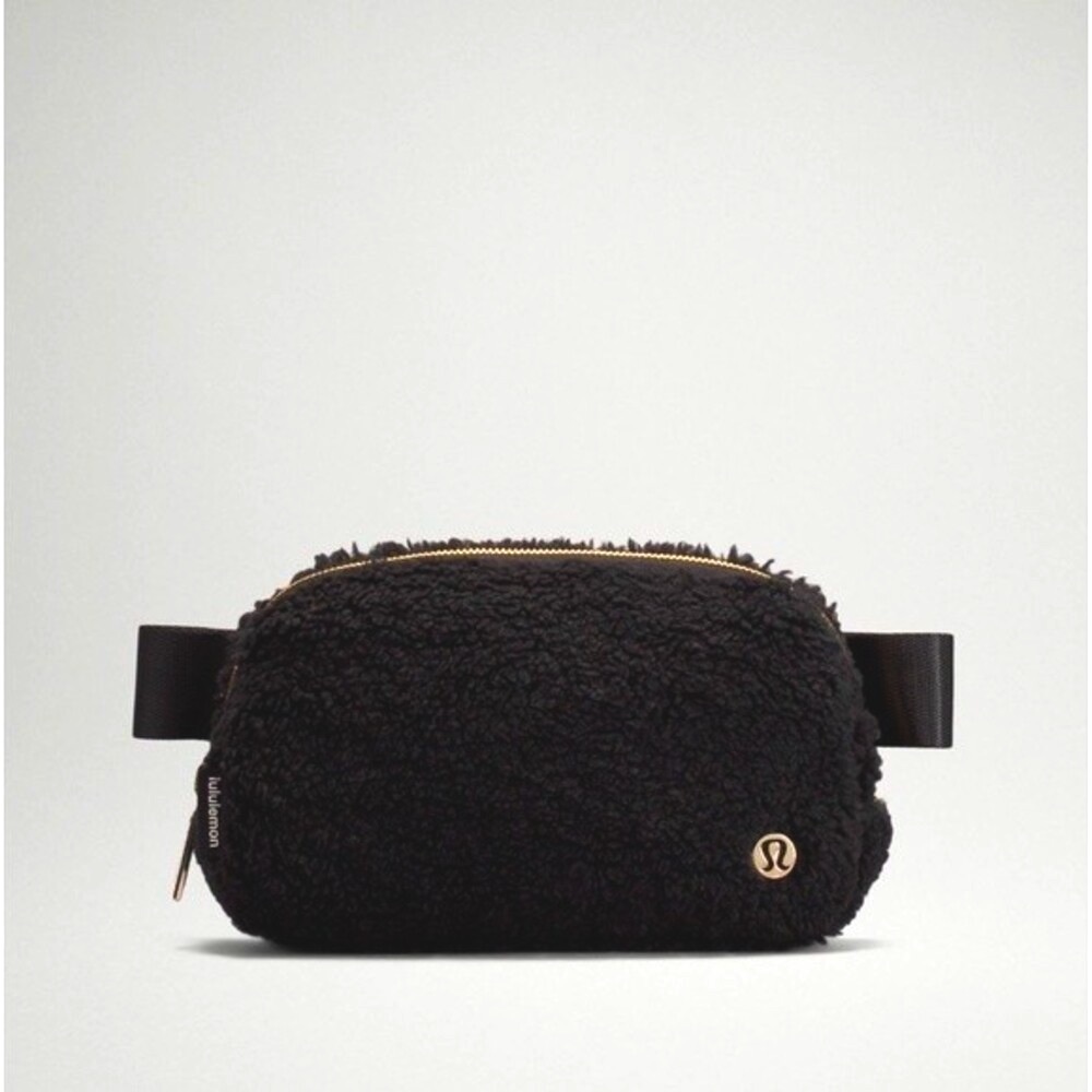 Lululemon Everywhere Belt Bag 1L Fleece Black Gold
